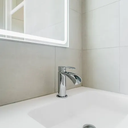 Downtown Castle And River View *