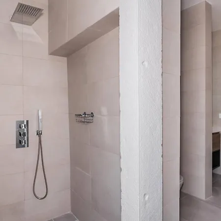 Downtown Castle And River View Apartamento *