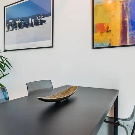 Downtown Castle And River View شقة *