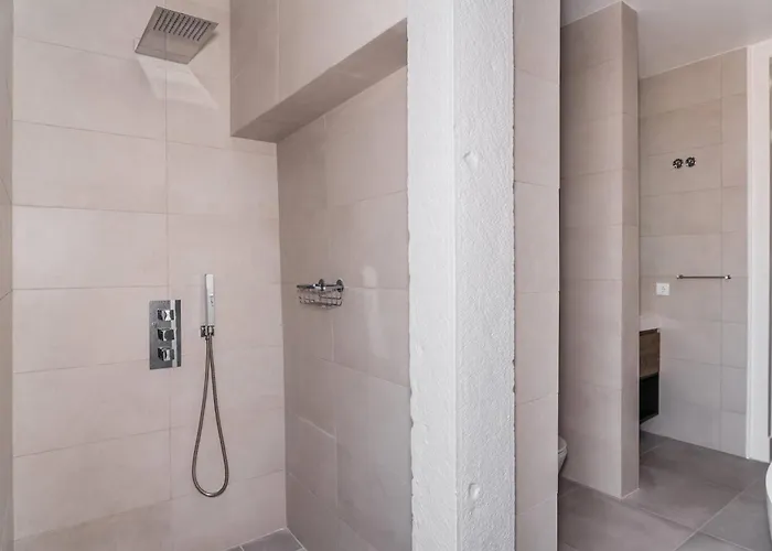 Downtown Castle And River View Apartamento *