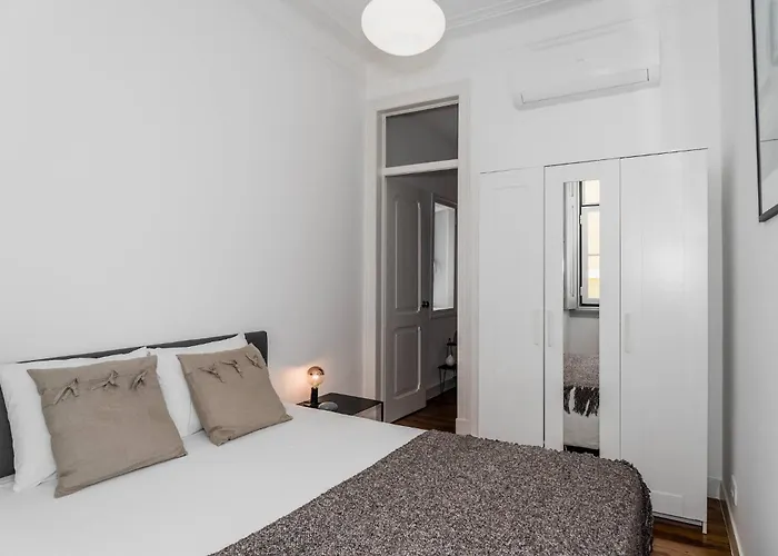 Downtown Castle And River View *